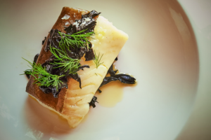 lomo-bacalao-confitado-con-trompetas